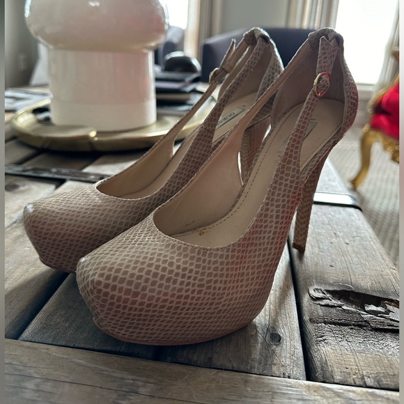 Nude snake print Guess Heels ( as new) - Picture 7 of 7